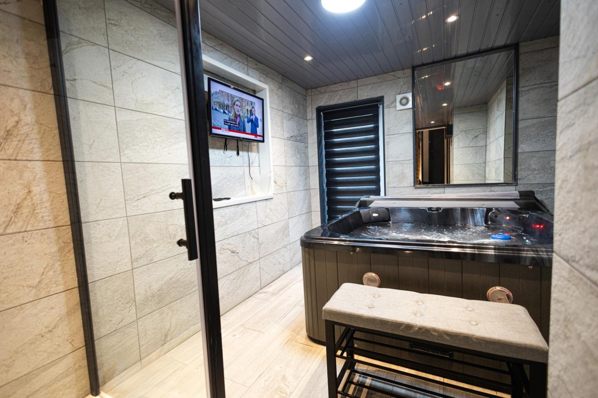 London, Jacuzzi 1 Bedroom Apartment Exterior foto